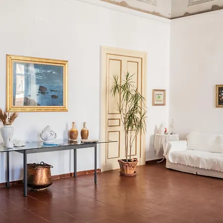 Palazzo Giotta - Dimora Storica 4* בארי