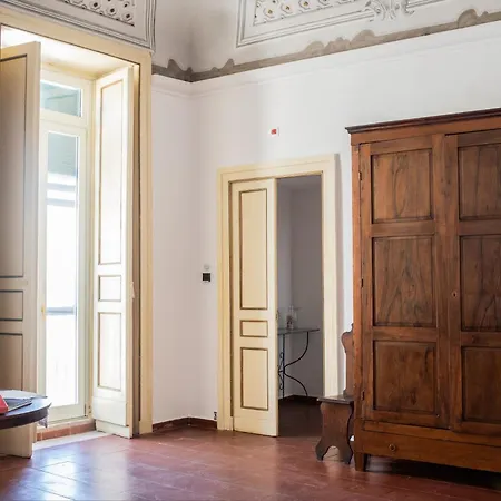 Palazzo Giotta - Dimora Storica 4*